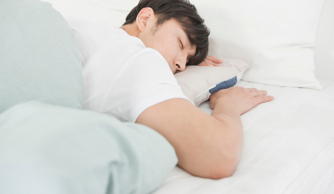 수면 중인 남성