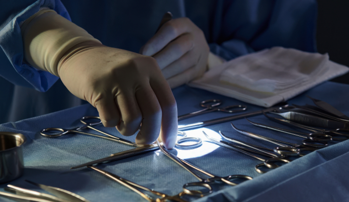 수술 중인 의료진