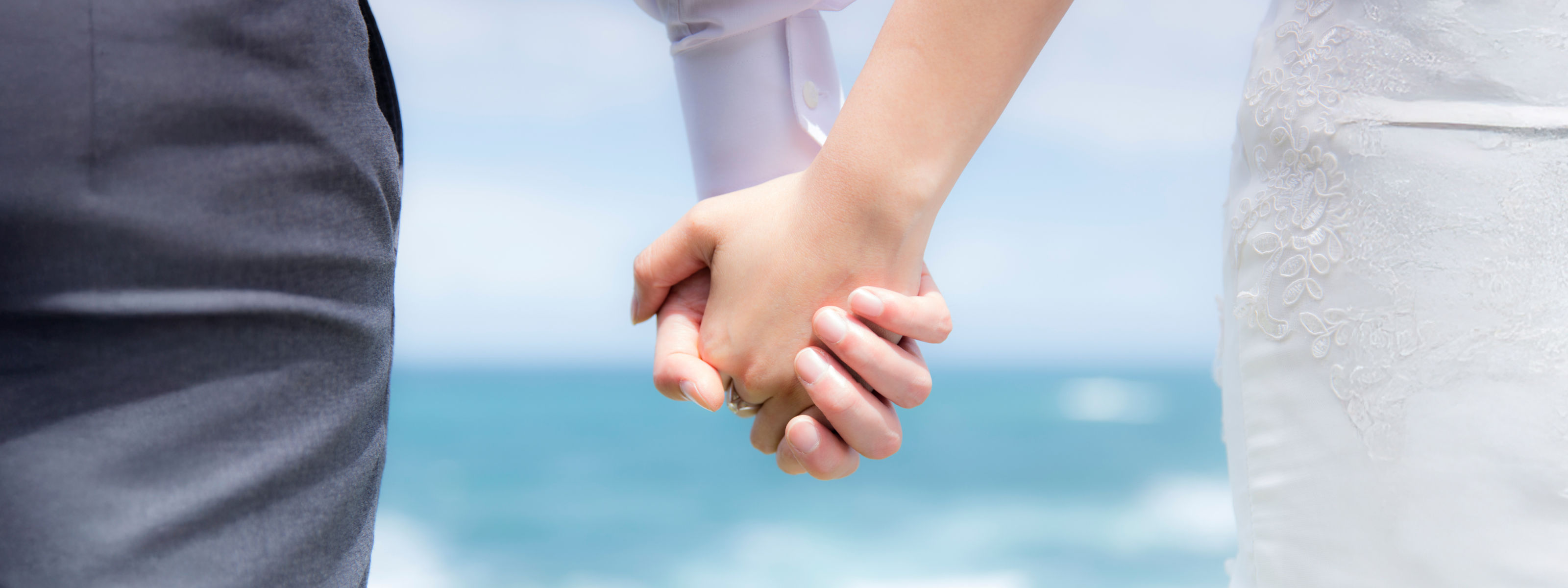 손잡고 있는 연인