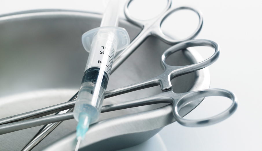 주사와 수술도구