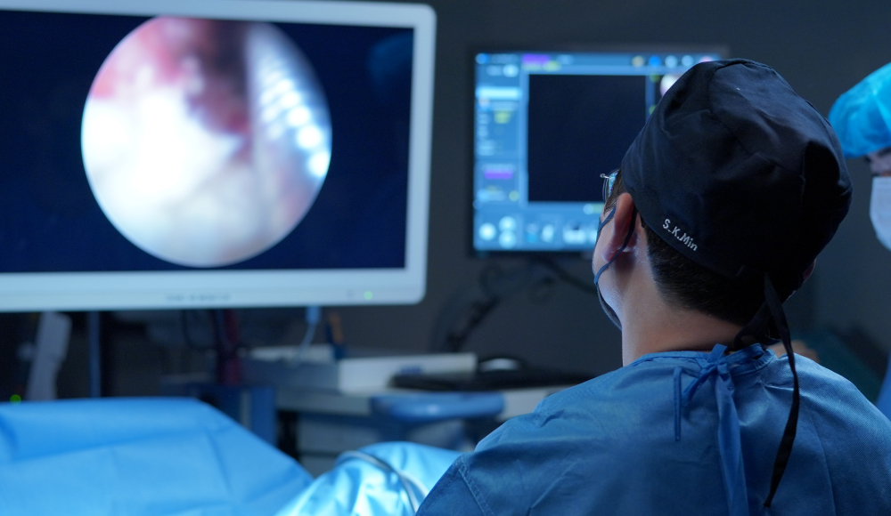 수술 중인 의료진