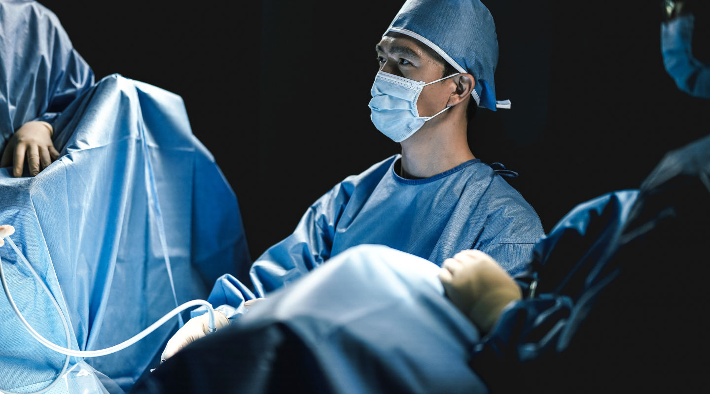 수술 중인 의료진
