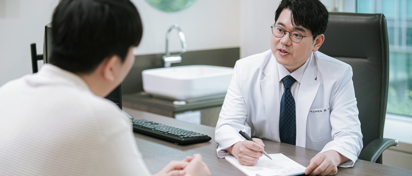 환자 상담 중인 의료진